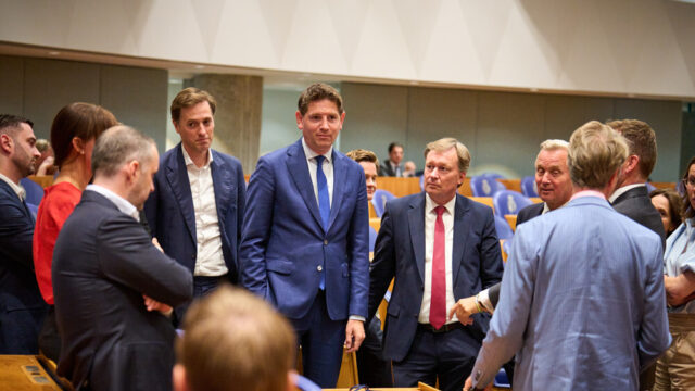 Stand.nl: 'Politici kunnen allemaal wel wat relatietherapie gebruiken'