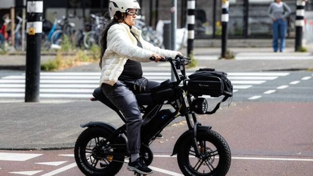 Stand.nl: 'Er moet een helmplicht voor alle e-bikers komen'