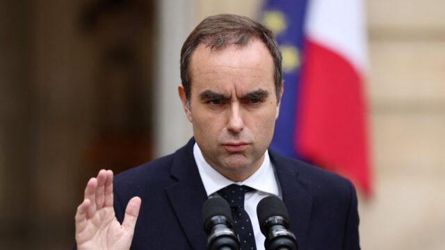 Vijfde Franse premier in twee jaar tijd stapt op