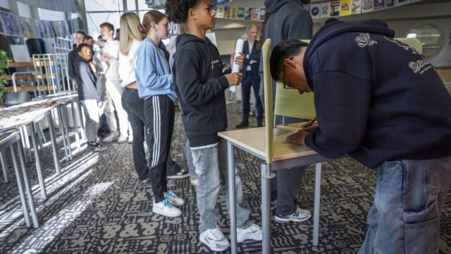 Stemrecht naar 16 jaar? 'Wie de eerste keer stemt, blijft stemmen'