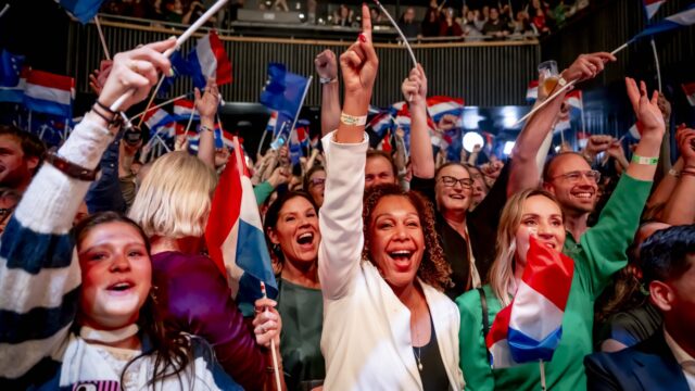 Eerste exitpoll: D66 grote winnaar (27), nek aan nek met PVV (25) en VVD (23)