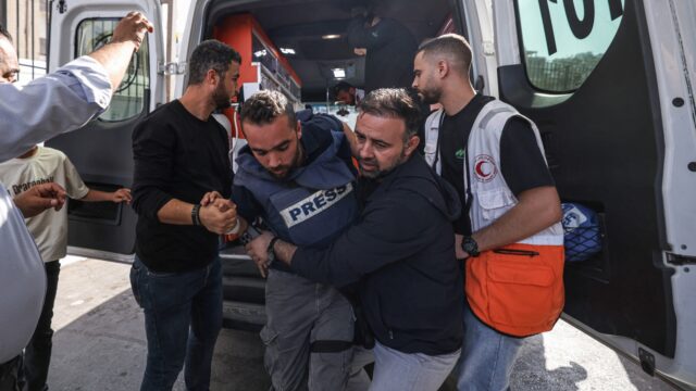 Hoe wordt bepaald welke wetenschappers en journalisten uit conflictgebieden naar Nederland mogen komen?