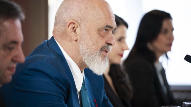 Migratiedeal Italië en Albanië berust op 'juridische geitenpaadjes'