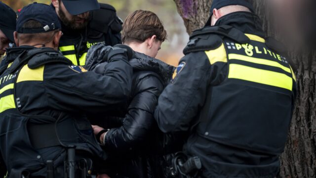 Demonstraties lopen steeds vaker uit de hand: 'Er wordt inderdaad met stenen, hekken en glaswerk gegooid'