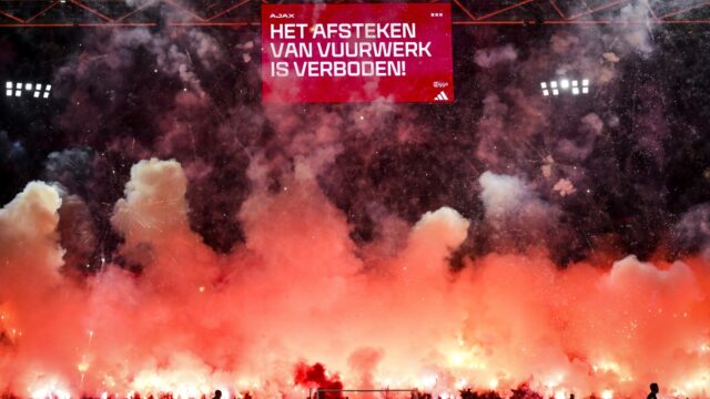 Vuurwerkverbod in stadions lijkt nog altijd niet te helpen: 'Ajax huilt krokodillentranen'