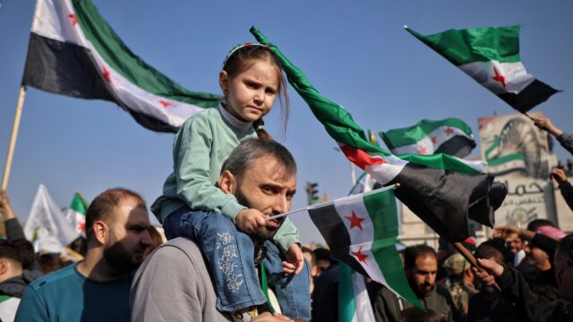 Syrië een jaar na de val van Assad-regime: 'De realiteit klopt aan de deur'