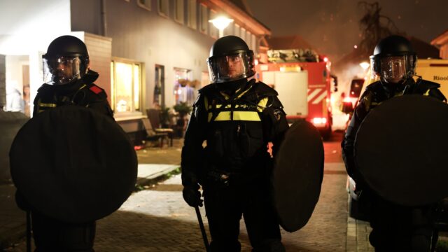 Voorzitter Nederlandse Politiebond verwacht veel aanhoudingen na 'oorlogsnacht': 'Veel beeldmateriaal opgehaald'