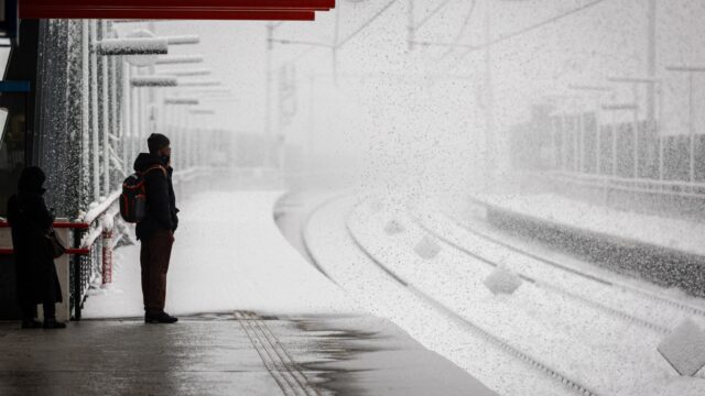NS: tot zeker 10.00 geen treinen door winterweer, wisselstoringen en IT-storing