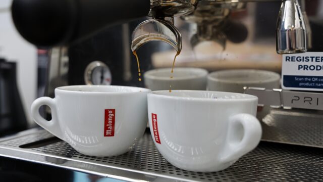 Waar komt koffiedrinken eigenlijk vandaan?