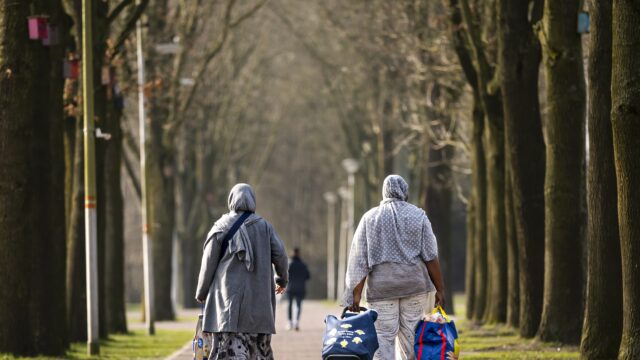 Tekort aan opvangplaatsen dreigt als niet alle gemeenten meewerken: 'Asielzoekers de dupe van dit spelletje'
