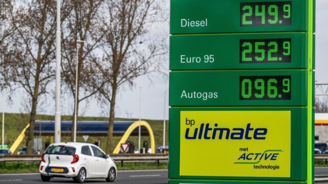 Moet er een prijsplafond op brandstofprijzen komen? 'Komt bij verkeerde mensen terecht'