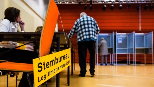 De democratie begint in de voetbalkantine: 'Als je lokaal geen betrokkenheid kweekt, leunt Den Haag op niets'