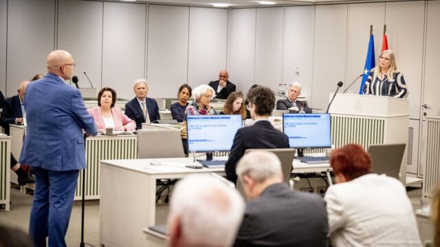 Komt de asielnoodmaatregelenwet straks wel of niet door de Eerste Kamer? 'Test voor Jettens leiderschap'