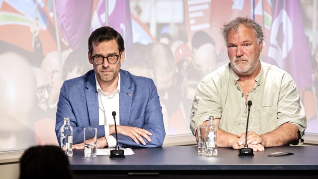 CNV-voorzitter: geen akkoord met werkgevers zonder kabinet aan tafel