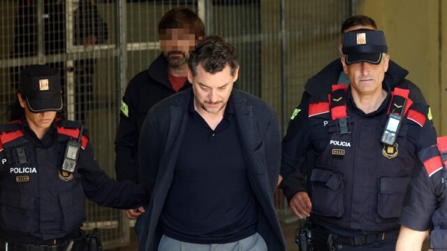 Zoon oprichter modeketen Mango verdacht van dood vader die van klif viel