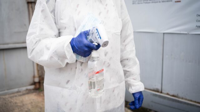 Podcast De Dag: als je middenin een ebola-brandhaard zit