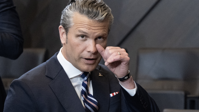 EU-correspondent Alexander Bakker ziet druk op NAVO oplopen door Hegseth-plan: 'VS houden Europese inzet tegen het licht'
