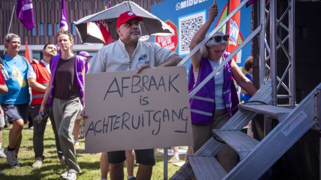 Wat hoopt FNV te bereiken met manifestaties tegen kabinetsplannen rondom sociale zekerheid?