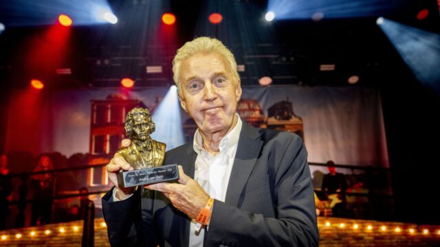 André van Duin ontvagt Hollandse Meesters Award: 'Tot mijn stomme verbazing gaat het nog steeds heel goed'