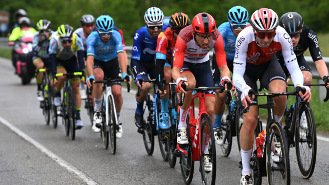 Amerikaan McNulty wint vijftiende etappe Giro d'Italia: 'Mooiste overwinning in zijn carrière'