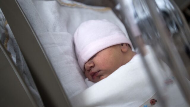 Eerste baby in Engeland na baarmoedertransplantatie, kan dat ook in Nederland?