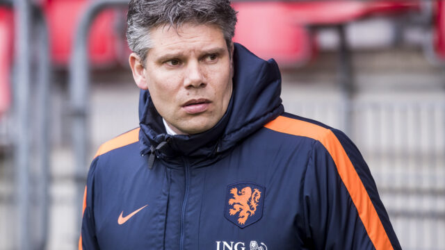 Stekelenburg blikt terug op mislukt EK met Oranje: 'Niet terecht dat Frank de Boer kop van Jut werd'