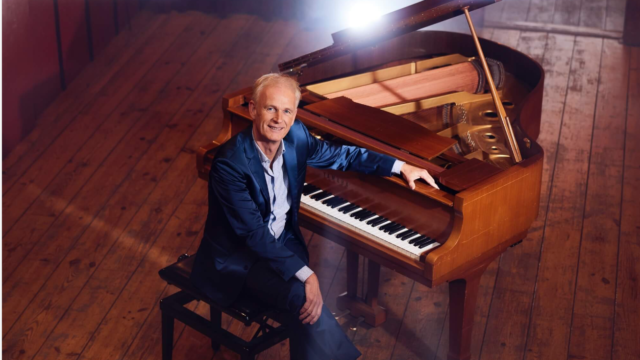 Pianist Cor Bakker: 'Ik was een onzeker mannetje. Nog steeds eigenlijk'