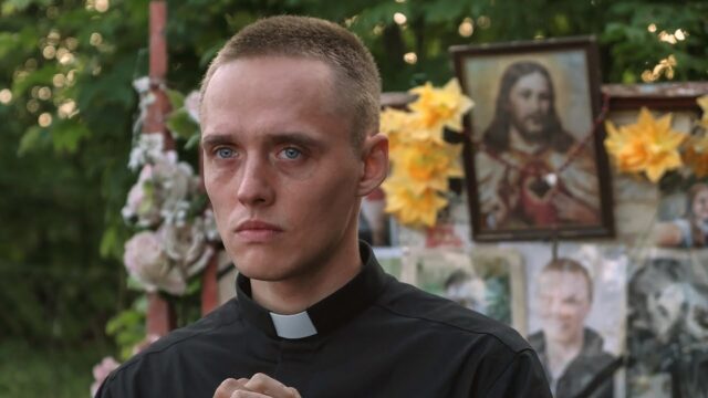 Een crimineel die zich voordoet als priester: 'Dit gebeurt in Polen vaker'