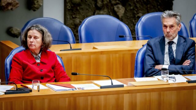 Hoe minister Faber van lintjes een crisis maakte