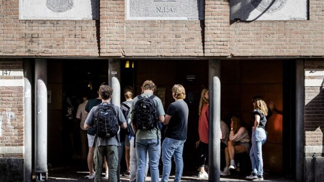 Stand.nl: 'Het studentencorps moet worden opgeheven'