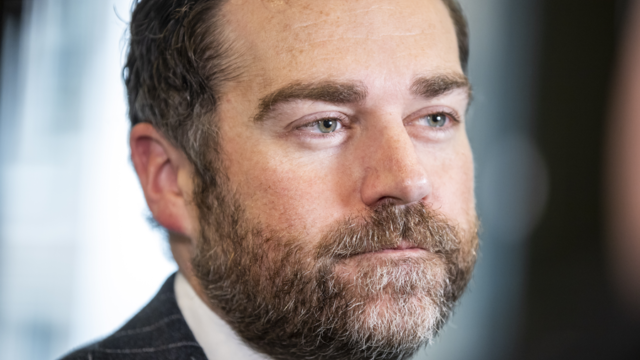 Dijkhoff aan VVD: haal geld om benzineaccijns te bevriezen niet uit Groeifonds