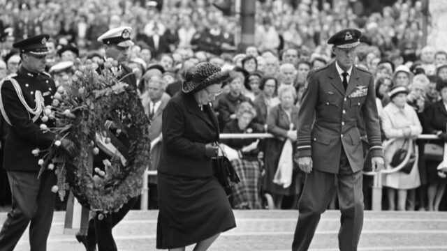 Wie herdenk je als je ouders 'fout' waren in de oorlog?