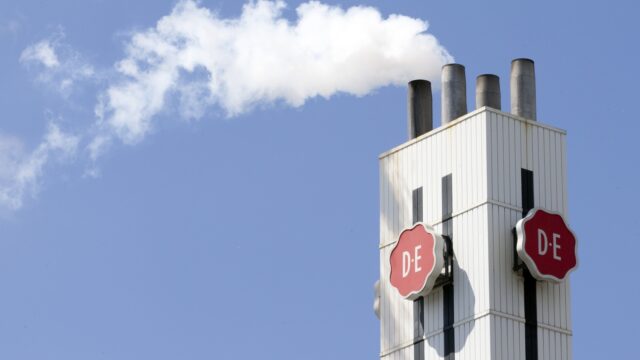 Nieuwe topman Douwe Egberts maakt kans op bonus van 60 miljoen: 'Belachelijk'