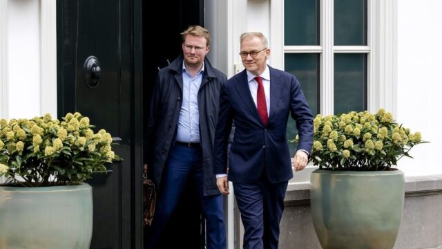 Minister Bruins wil nieuwe omroephuizen, zonder NTR: 'Verbijsterend'