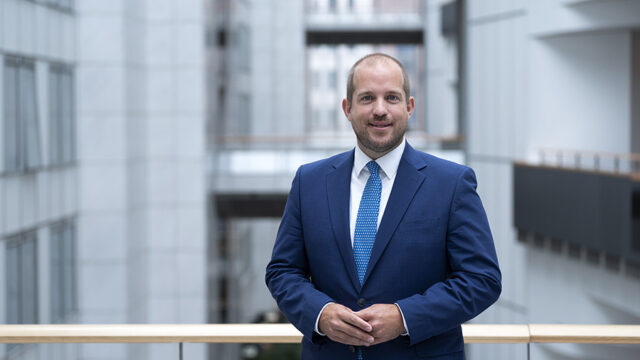 Europarlementariër Jeroen Lenaers wil snel terugkeerhubs: 'Voorwaarde voor slagen migratiepact'