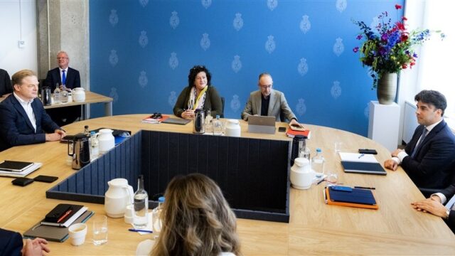 Stand.nl: Wat betekent het akkoord voor u: Hoop, lef en trots? Of wanhoop, angst en gêne?