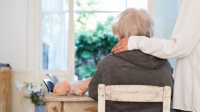 Ouderen minder vaak doorverwezen voor diagnose ADHD of autisme, 'maar het geeft juist inzicht'