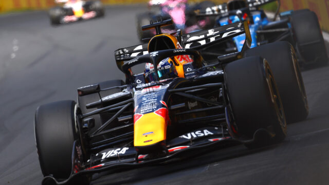 Mercedes-coureur George Russell wint GP Australië, Max Verstappen zesde in Melbourne: 'Kwam als een kacheltje over de finish'