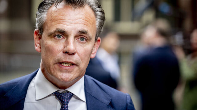 Minister Harbers reageert op kritiek Arib: 'Omwonenden Schiphol hebben niks aan papieren werkelijkheid'