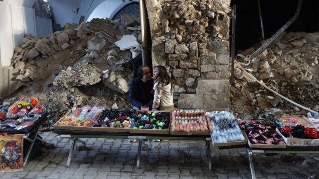 Drie jaar na de aardbeving in Turkije is de schade nog altijd voelbaar, maar men geeft niet op