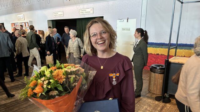 Nicole de Jong krijgt lintje voor NPO Radio 1-podcast Zieke Erfenis
