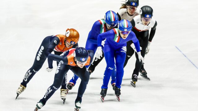 Jeugd is dol op shorttrack: 'Altijd spanning en het gaat hard'