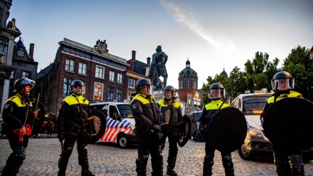 Vijf jaar later blijft standbeeld J.P. Coen in Hoorn staan, maar druk op verplaatsing groeit