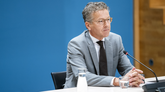 Oud-minister van Financiën Dijsselbloem: Heel zwak dat partijen verkiezingsprogramma niet doorrekenen