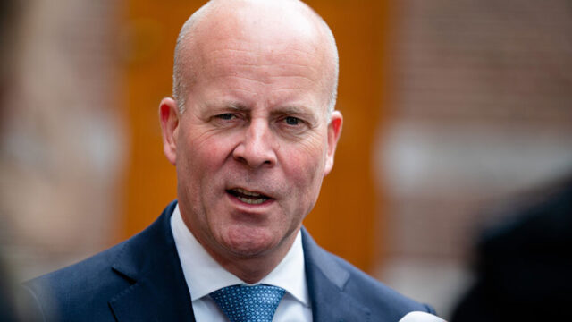 Raymond Knops (NIDV) hekelt PVV, NSC en BBB: 'Verschuilen zich achter de dijken'