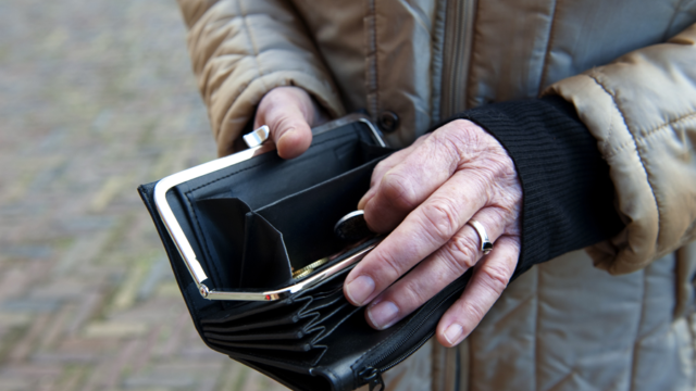 Vrouw (74) uit Leidschendam voor 328.000 euro opgelicht