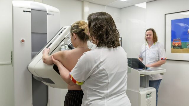 Directeur Borstkankervereniging over aanvullende MRI: 'Je moet niet langer wachten'