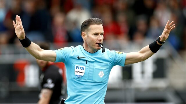 Zo doen de scheidsrechters het dit EK: 'Ze blinken nog niet uit'