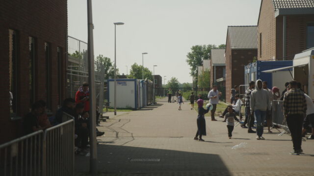 Wat betekent de daling van eerste asielaanvragen in 2025 voor de opvangproblematiek?