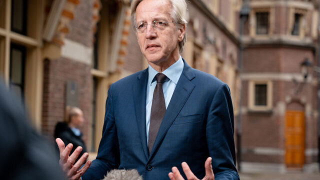 VVD eist actie van onderwijsminister Dijkgraaf: 'Tijd dat hij regie pakt'